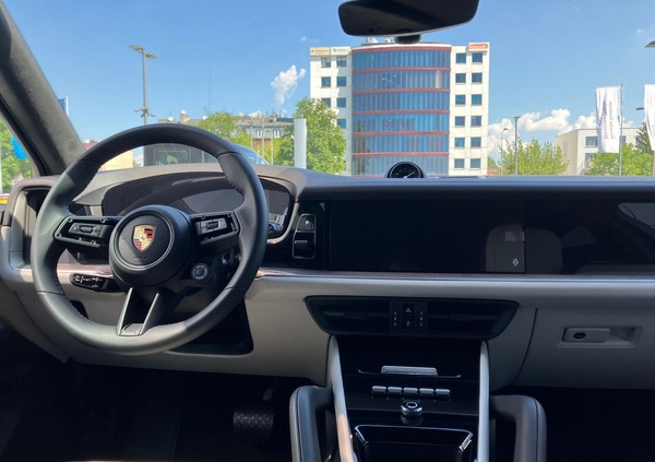 Porsche Cayenne cena 599306 przebieg: 1, rok produkcji 2023 z Kock małe 497